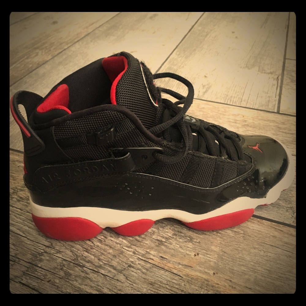Nike Youth Jordans 6 Rings Size 5 black/red/white